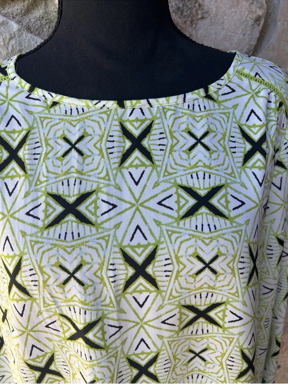 NEW DIRECTIONS Tunic Top S Lime Green Black Geometric Chiffon Sharkbite Hem - Picture 3 of 10